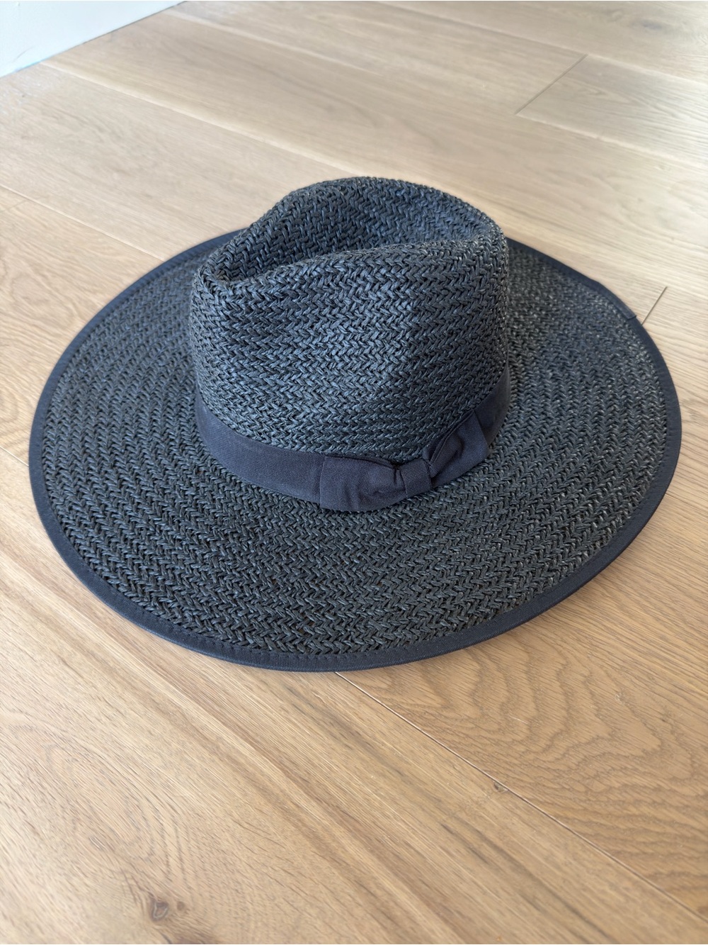 Women's Black Wide-Brim Straw Fedora Hat